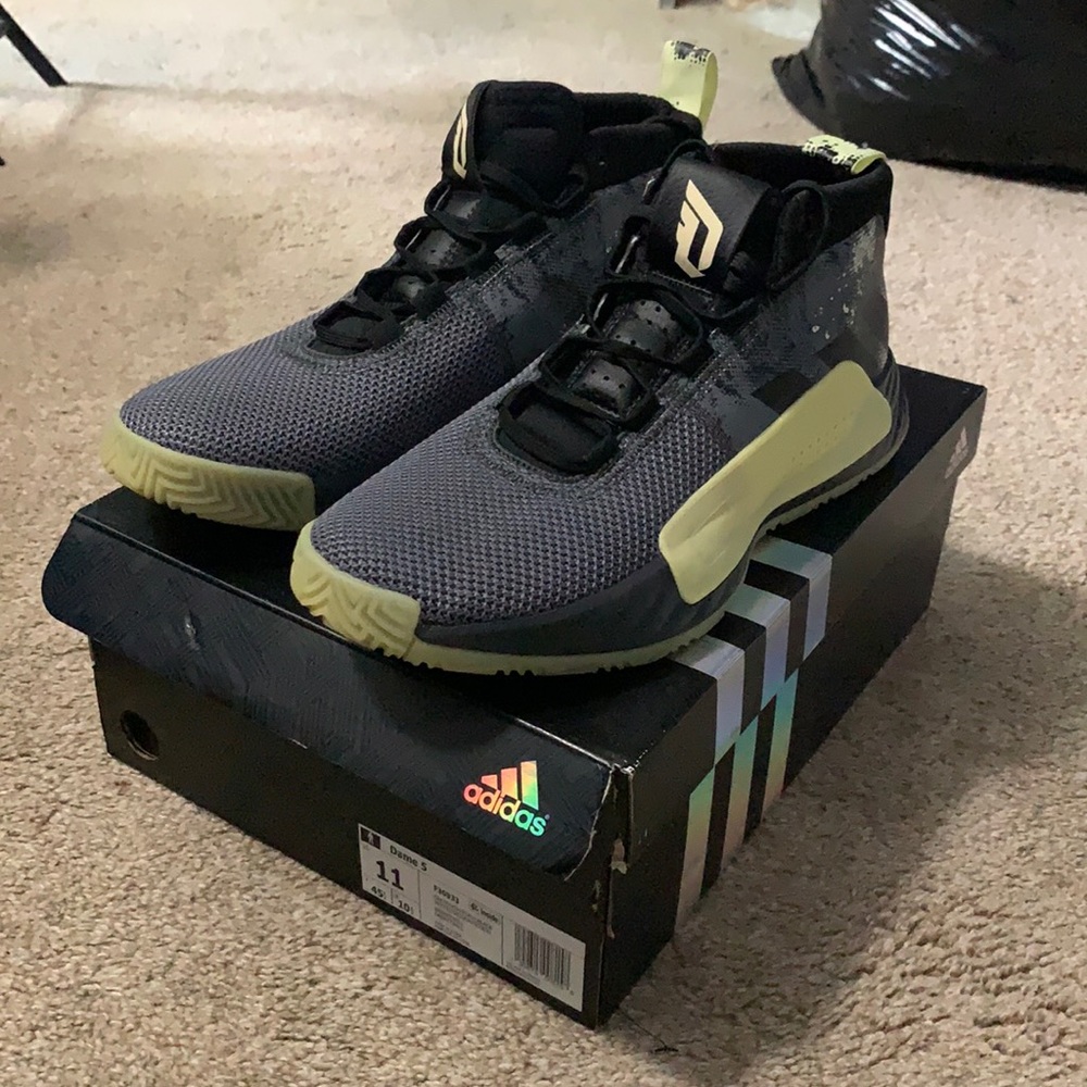 ADIDAS DAME 5 SIZE 11 NEW NEVER WORN WITH TAGS